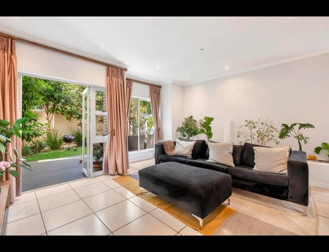 3 BEDROOM TOWNHOUSE FOR SALE IN CRAIGHALL PARK